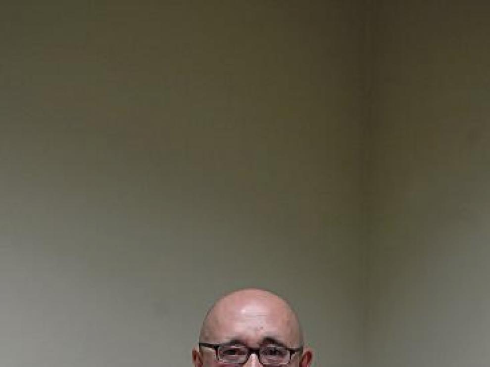 Publio Javier Pacho, con su cartilla militar, en HERALDO.