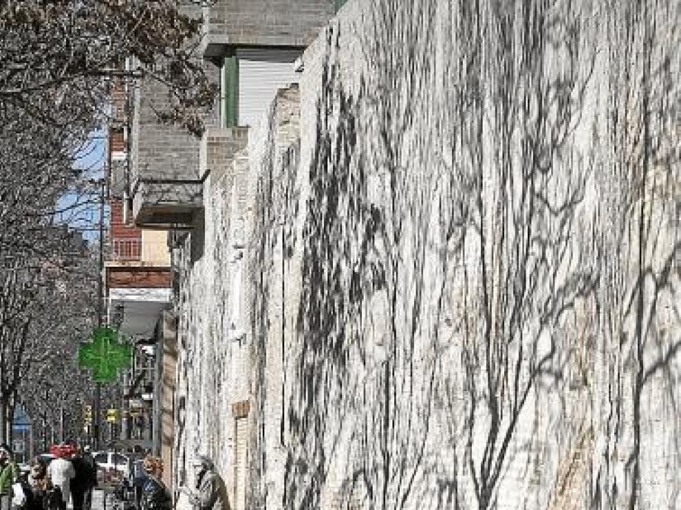 El paño medieval de la calle de Asalto ha sido rehabilitado.