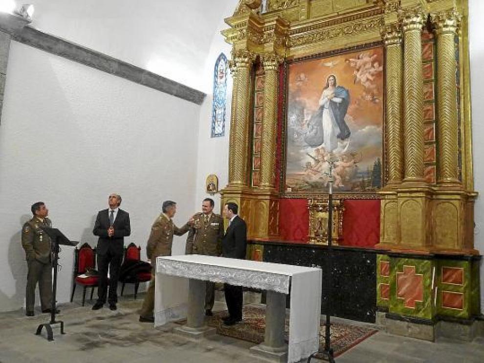 El retablo de la iglesia de San Pedro vuelve a lucir todo su esplendor tras una concienzuda restauración.