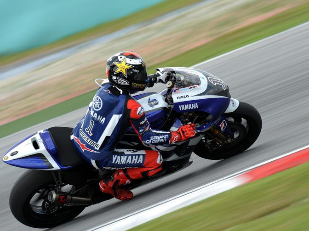 Jorge Lorenzo, con su nueva Yamaha, durante un entrenamiento.