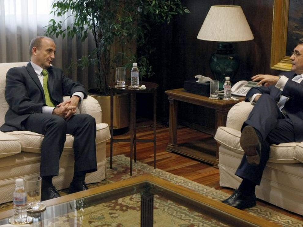 Miguel Sebastian y el presidente de Faconauto, durante la reunión