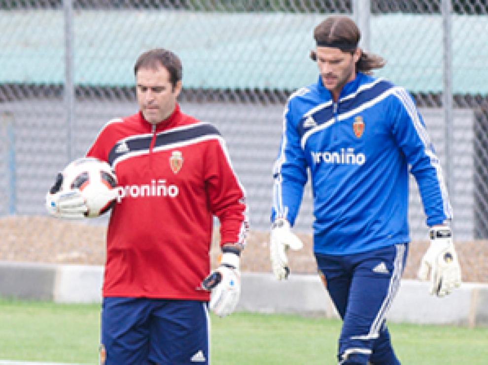 Leo Franco con el preparador de porteros