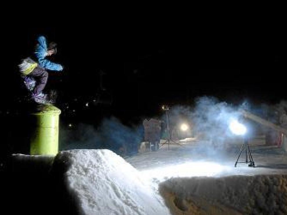 Espectacular demostración nocturna de 'jibbing'.
