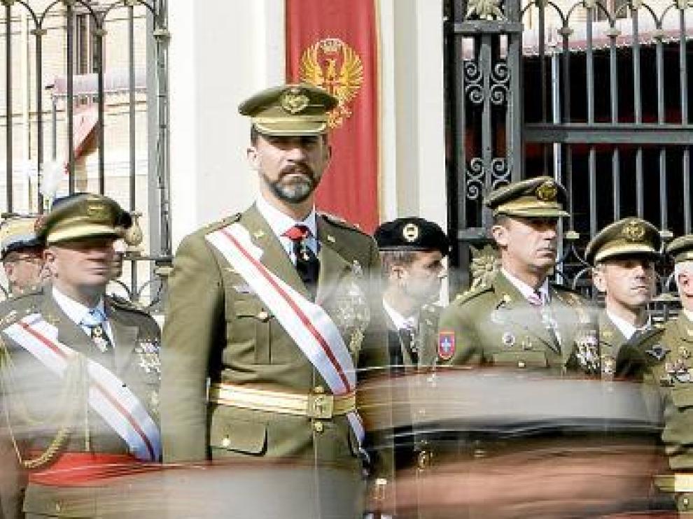 El Príncipe presidió el acto celebrado en el patio de armas.