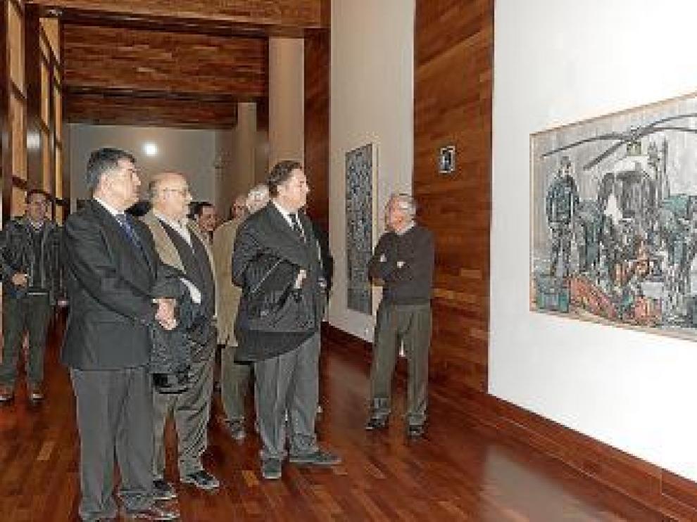 Reocorrido por la exposición, el día de la inauguración.