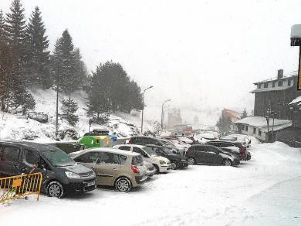 Candanchú despertó con temperaturas bajo cero y más nieve.