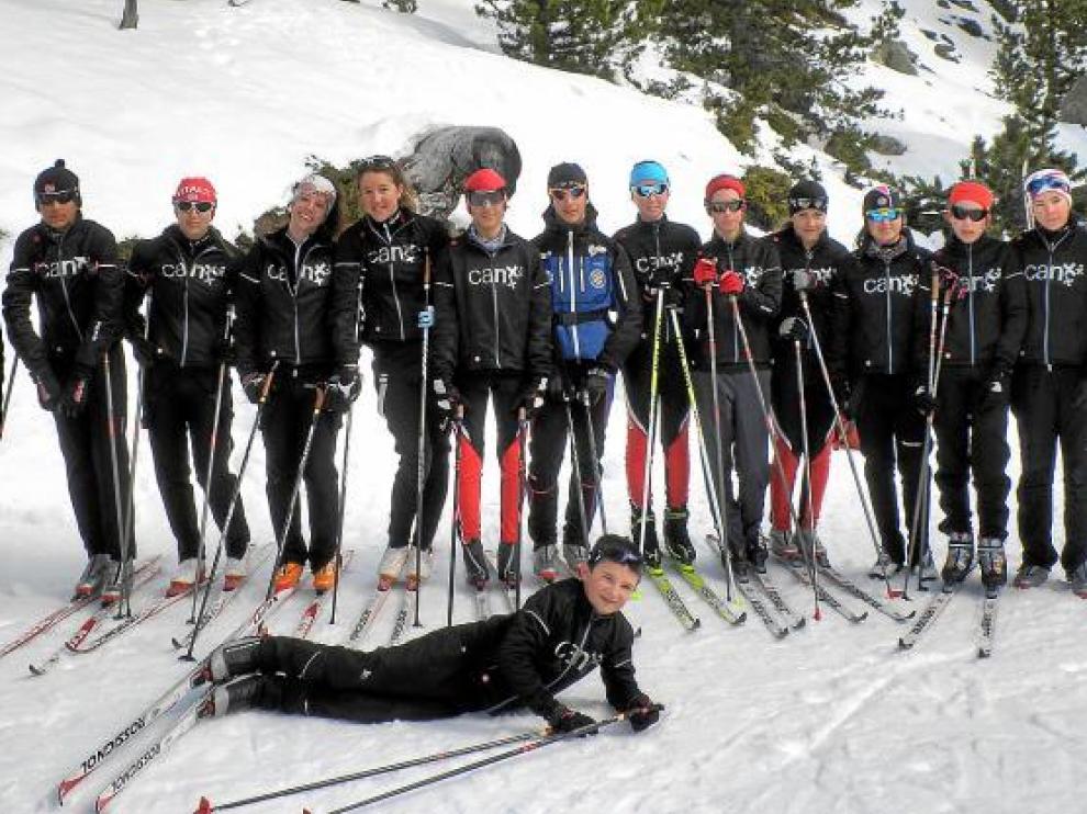 Un grupo de participantes en el campeonato de fondo celebrado el sábado en Llanos del Hospital.