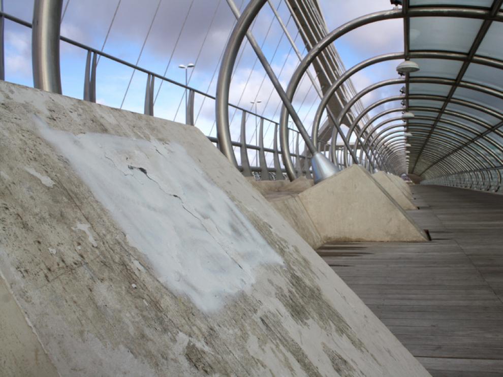 El puente del Tercer Milenio, limpio