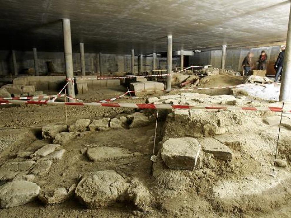 Estado actual de las ruinas, que ayer visitaron la consejera Broto y el alcalde.