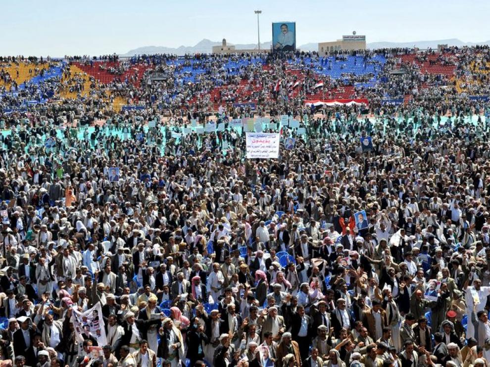 Miles de simpatizantes del presidente yemení en el estadio de Saná