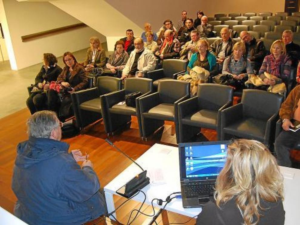 Un momento de la asamblea fundacional celebrada ayer en el Museo Diocesano de Barbastro-Monzón.