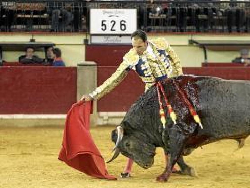 Alberto Álvarez, toreando en 2009 en la plaza de Zaragoza.