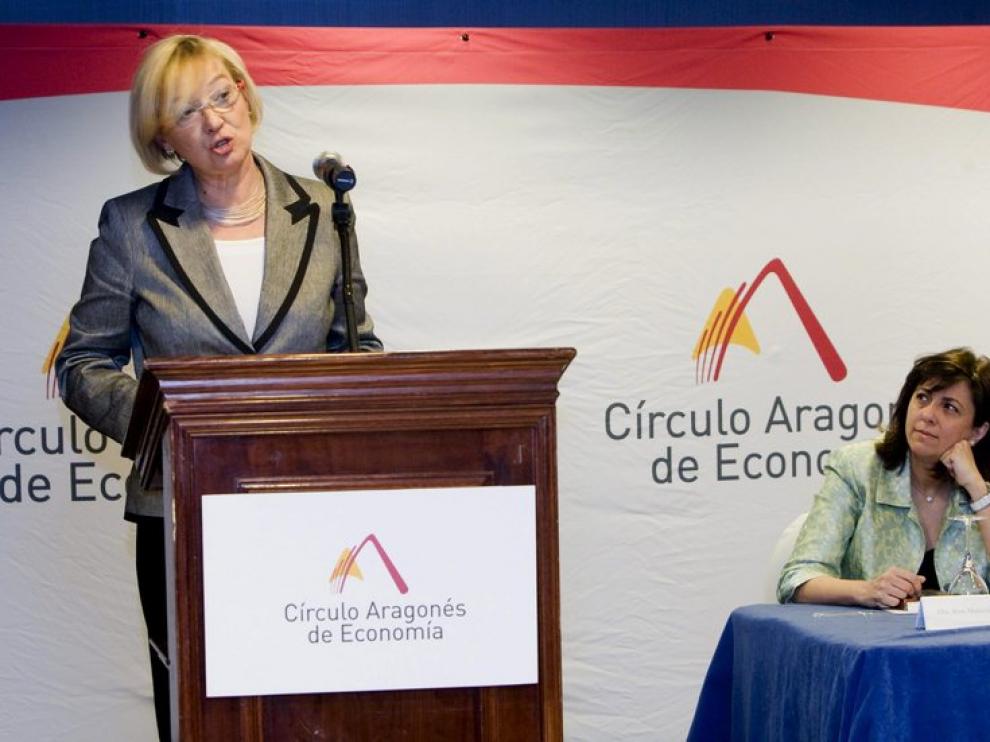 Eva Almunia, esta mañana, en la conferencia 'Un proyecto de Gobierno para Aragón'