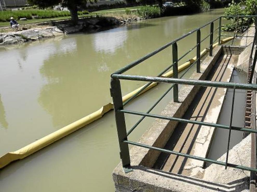 Compuerta por la que el agua del Canal Imperial entra en la potabilizadora de Casablanca.