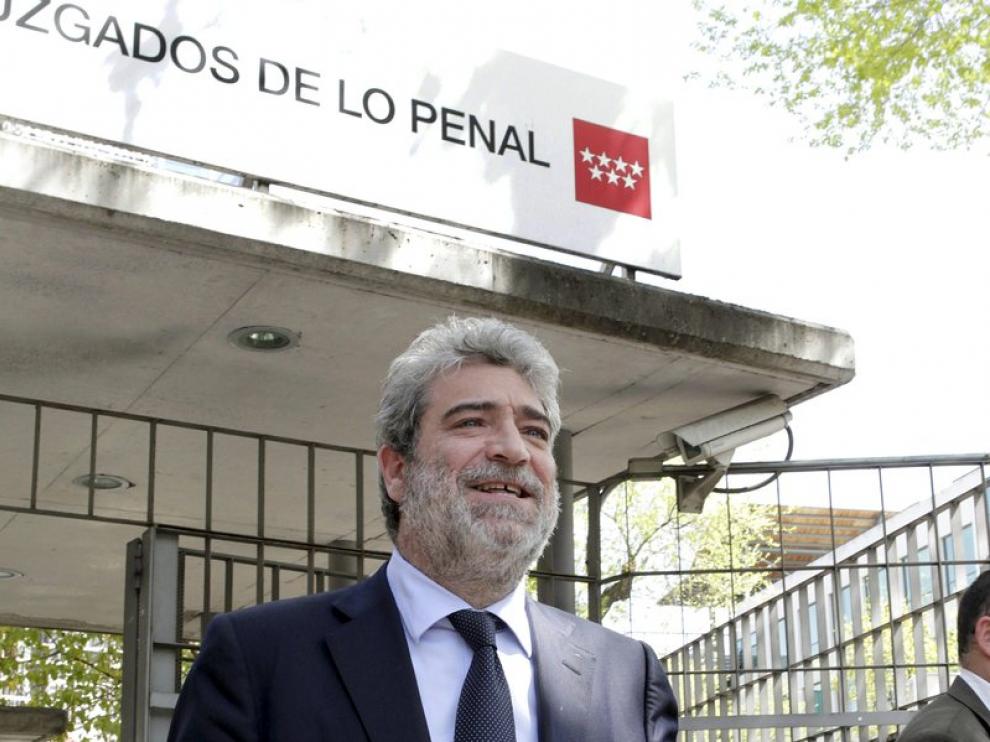 Miguel Ángel Rodríguez a la salida de un juzgado