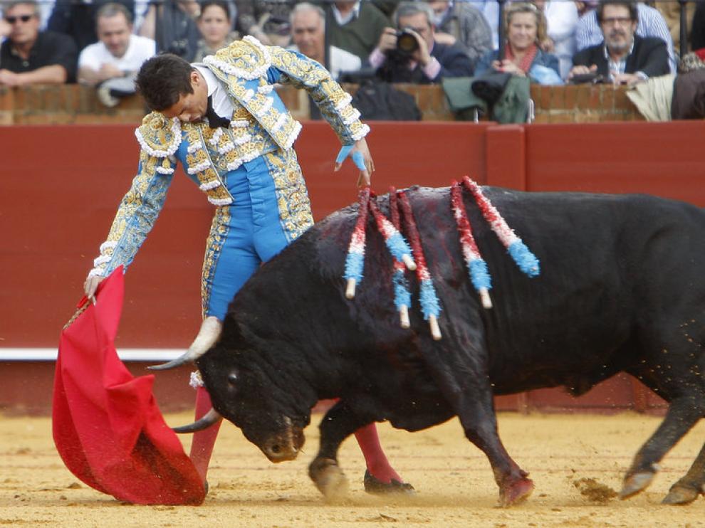 José María Manzanares, durante la lidia de 'Arrojado', que fue indultado.