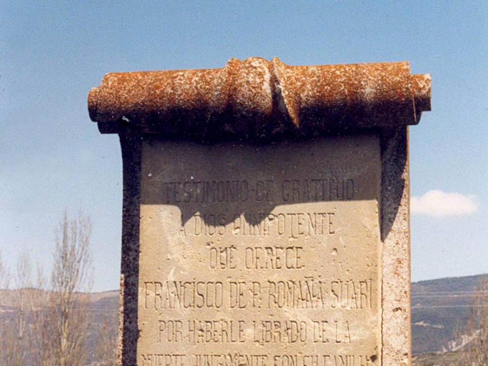 La fotografía del monolito tomada en el año 1993