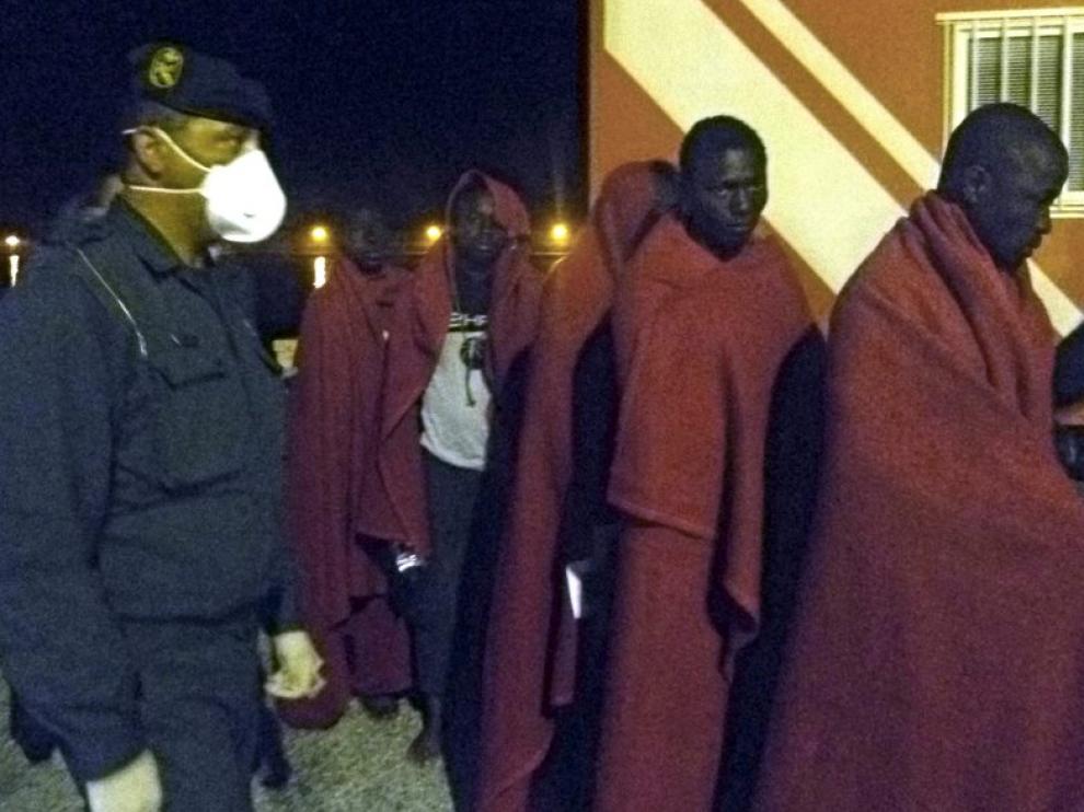 Llegada el jueves por la noche al puerto de Motril de algunos de los inmigrantes rescatados