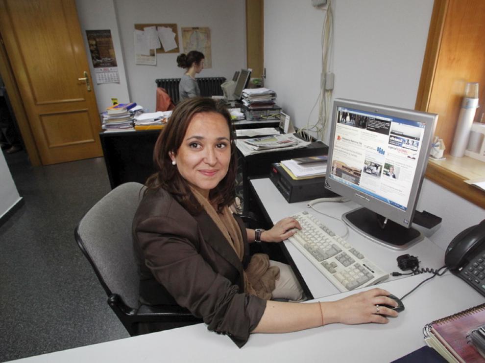 Mayte Pérez, en la redacción de Heraldo en Teruel