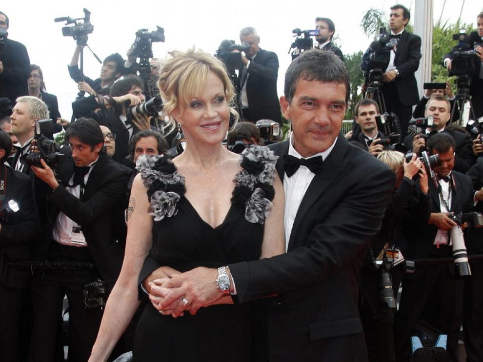 El actor español Antonio Banderas y su esposa Melanie Griffith a su llegada a Cannes