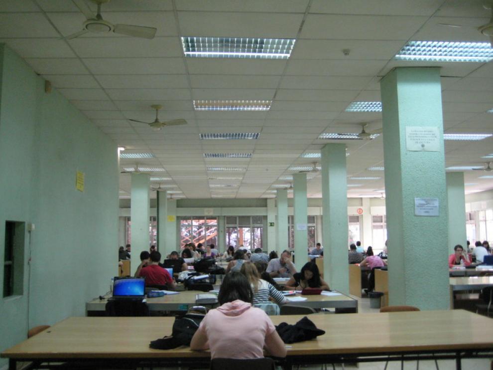Sala de estudio de Filosofía y Letras, en Zaragoza