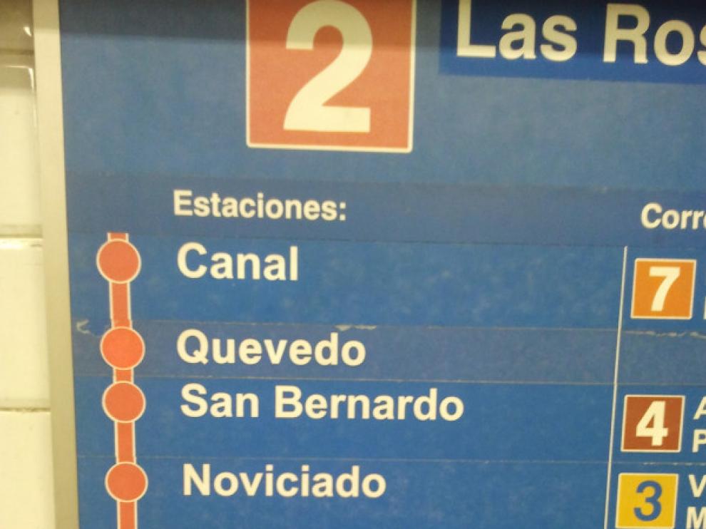 Un panel del itinerario del Metro de Madrid modificado: la parada 'Sol' ahora es 'acampadasol'