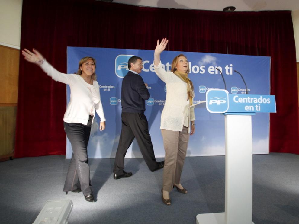 Luisa Fernanda Rudi, Carmen Pobo y Manuel Blasco en el mitin del Partido Popular en Teruel