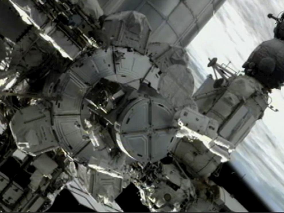 Primer paseo espacial de los astronautas mientras trabajan en el exterior de la Estación Internacional.