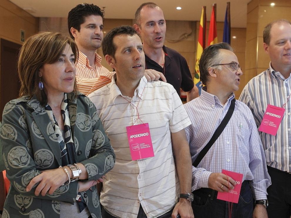 Cristina Andreu junto a los miembros de su partido.