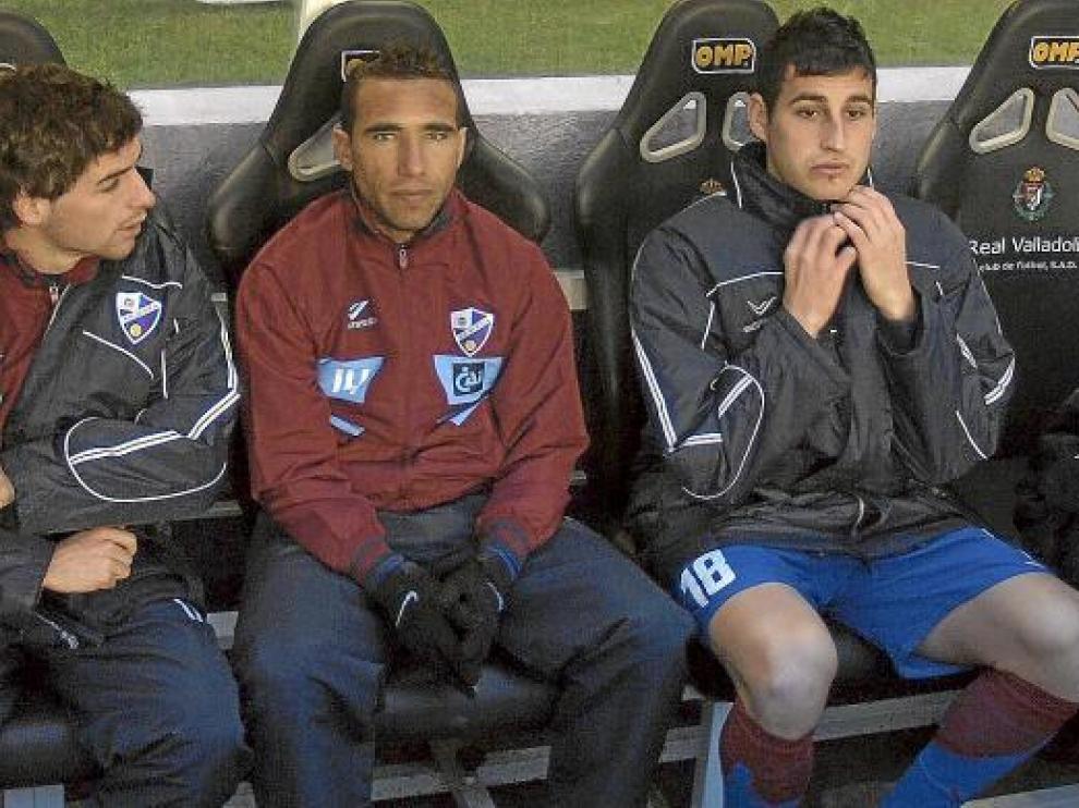 Rigo, en el banquillo del Huesca, en uno de los primeros partidos poco después de su llegada.