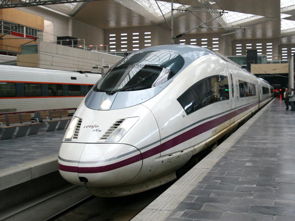Imagen de archivo de un AVE en la Estación de Delicias de Zaragoza