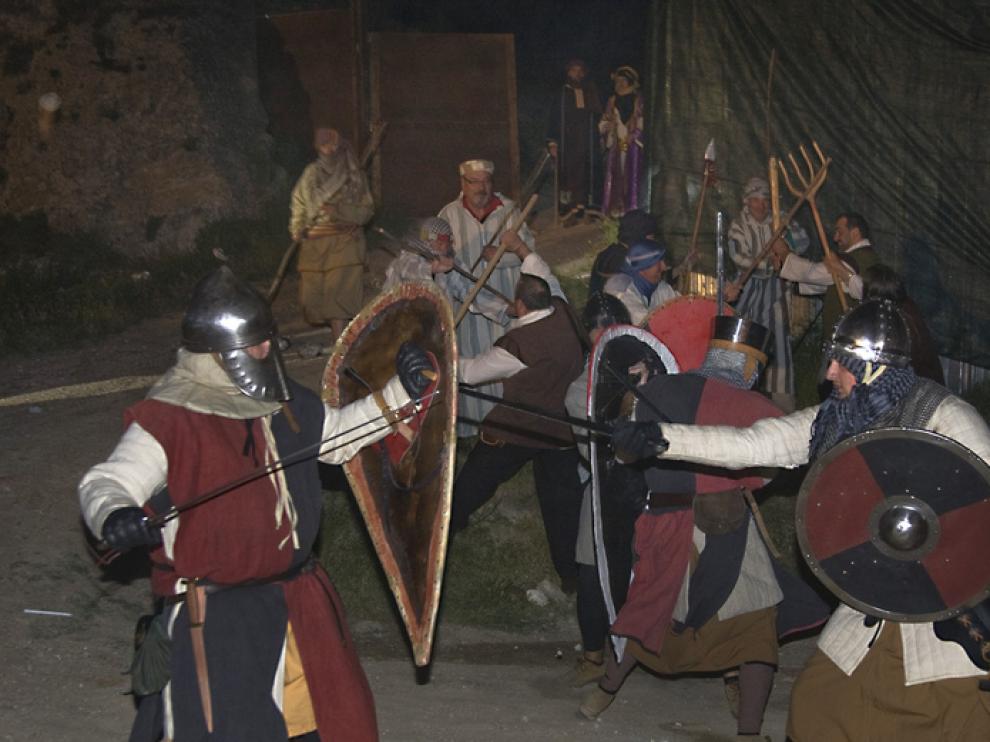Un momento de la recreación del asalto al castillo de Ayud, anoche.