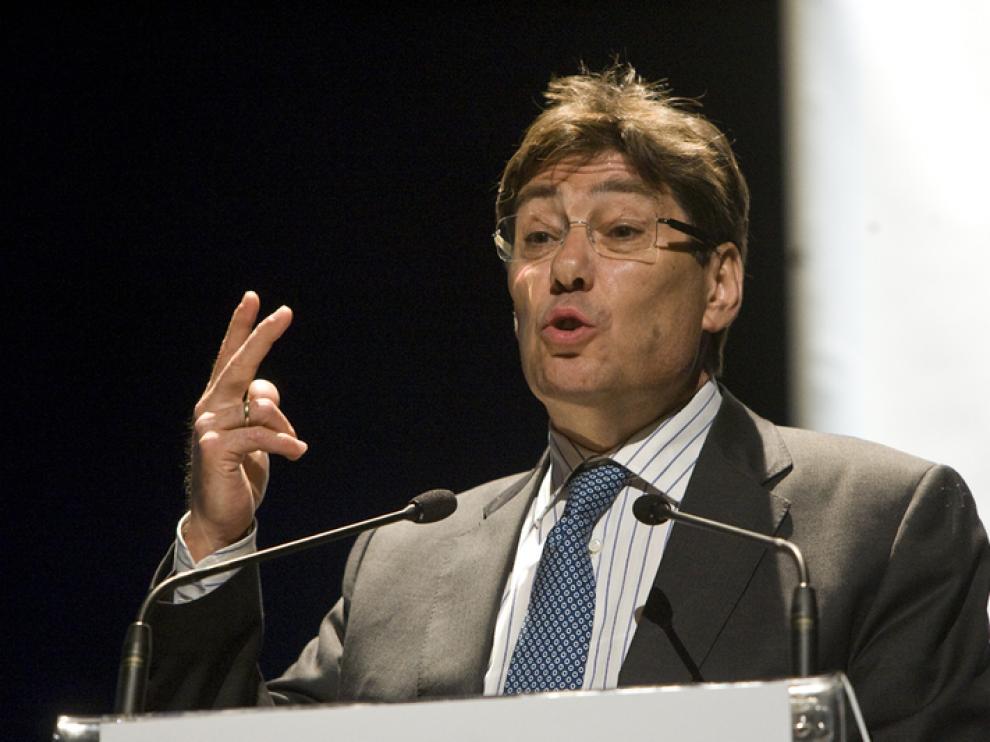 El consejero de Industria, Comercio y Turismo del Gobierno de Aragón, Arturo Aliaga, durante la entrega de premios