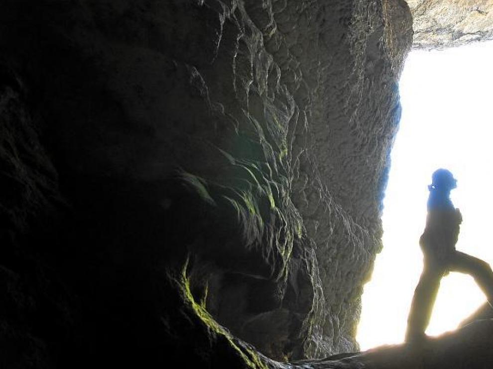Interior de la cueva de San Clemente en periodo de sequía, cuando no hay un fuerte caudal de agua.