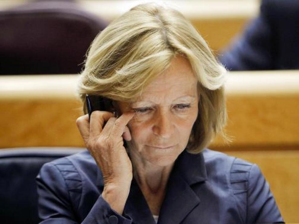 La ministra de Economía, Elena Salgado, durante una sesión de control en el Senado.