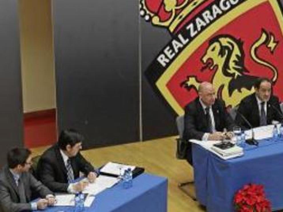 Imagen de archivo de una Junta General de accionistas del real Zaragoza