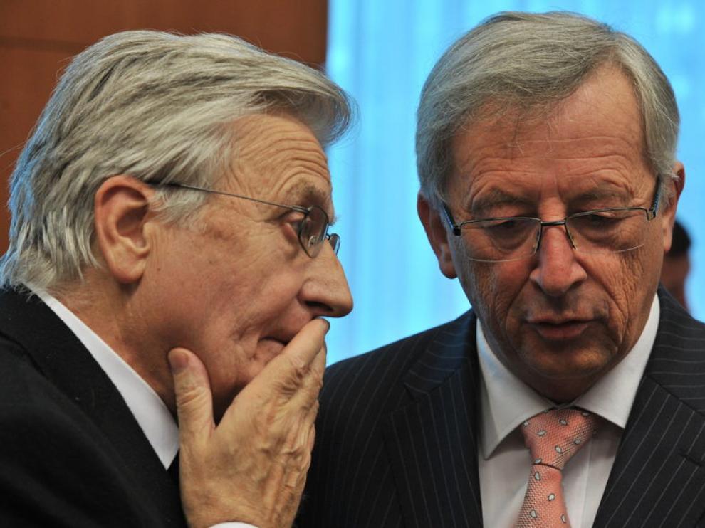 Trichet, presidente del BCE (izquierda) y Juncker, del Eurogrupo, el martes en Bruselas.