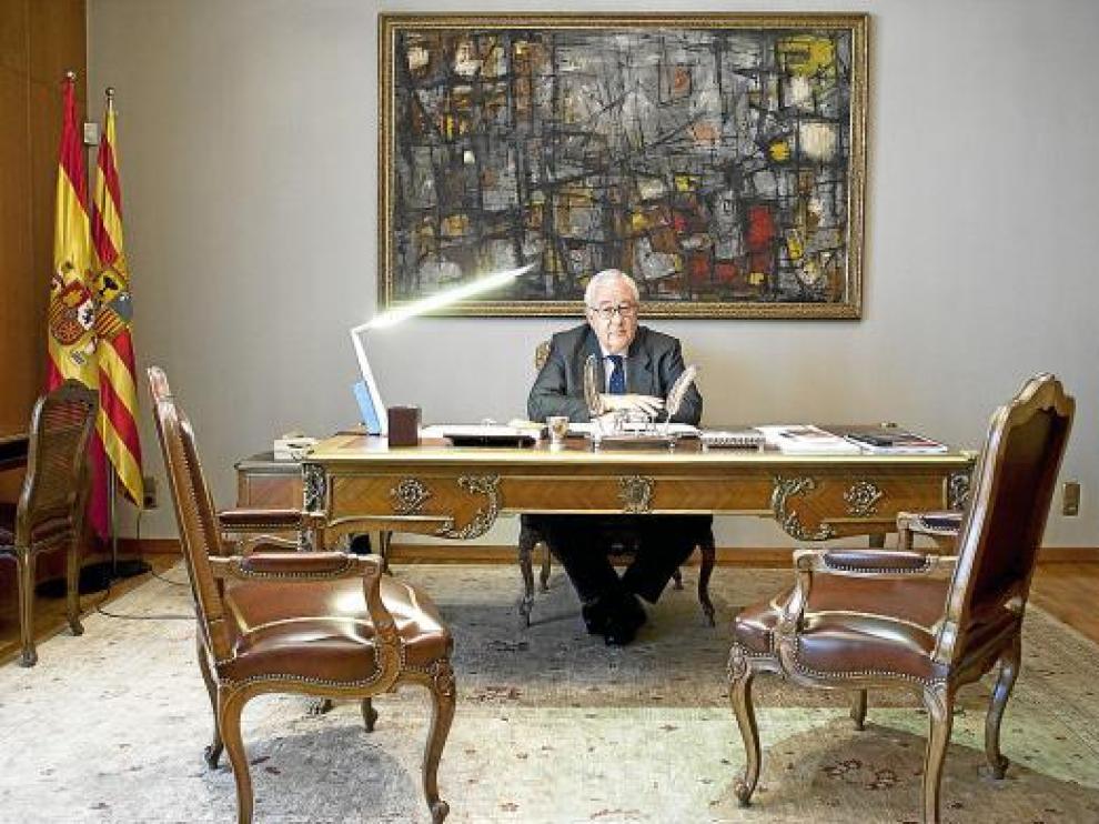 El presidente de las Cortes de Aragón, José Ángel Biel, ayer en su despacho de La Aljafería.