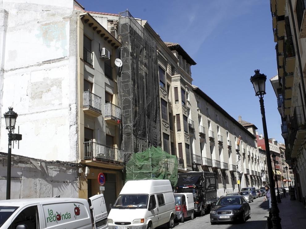 Andamio en el número 64 de la calle de Predicadores de Zaragoza