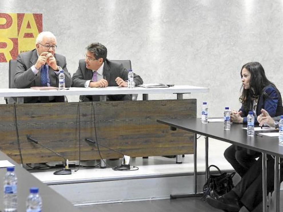 Xavier de Pedro, a la derecha junto a María Herrero, en una Ejecutiva del PAR tras las elecciones de mayo.
