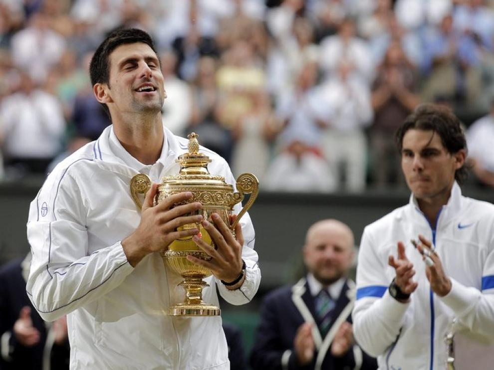 Djokovic levanta la copa que le acredita como campeón