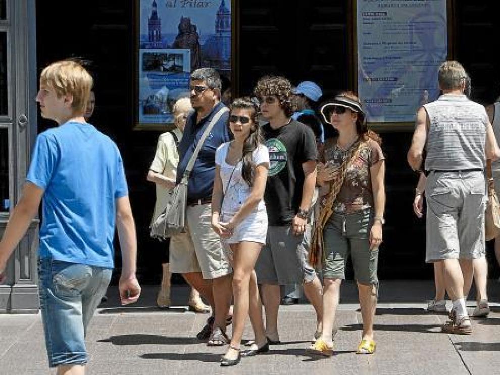 La forma de vestir no aparece regulada en ningún documento