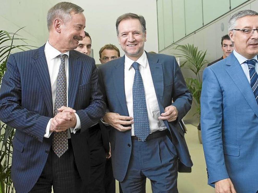 El comisario de Transporte de la UE junto a Marcelino Iglesias y José Blanco en Zaragoza, hace un año