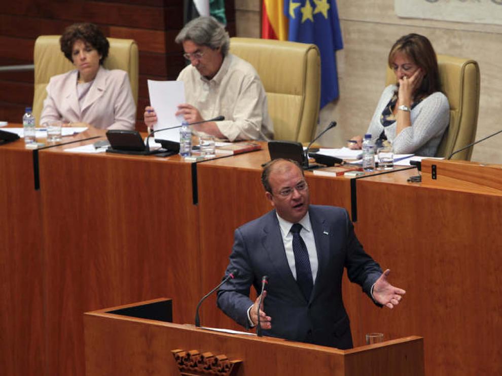 Monago durante una de las sesiones del debate de investidura