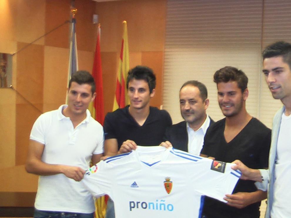 Abraham Minero, Juan Carlos Pérez, el presidente del club, Agapito Iglesias, David Mateos y Eduardo Oriol, durante la presentación.