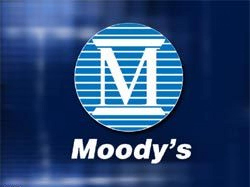 La agencia Moody's estudia reducir la calificación de la deuda española
