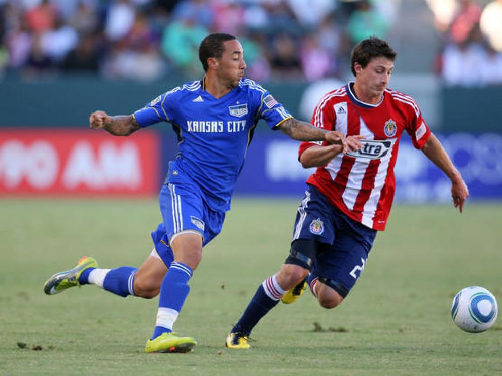 Smith -izquierda- jugó el año pasado en el equipo estadounidense Kansas City Wizards.