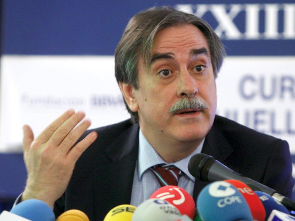 El ministro de Trabajo Valeriano Gómez