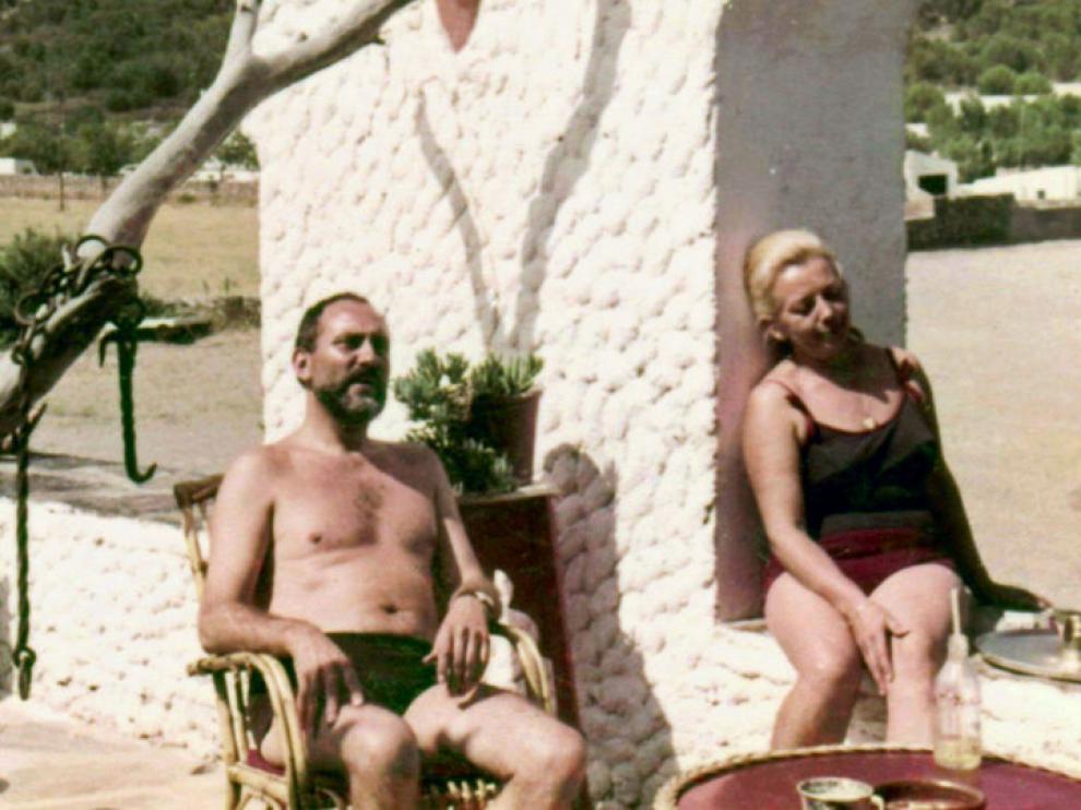 El doctor Hans Schilling y su mujer Marketta, en la terraza de El Bulli en los años 60.