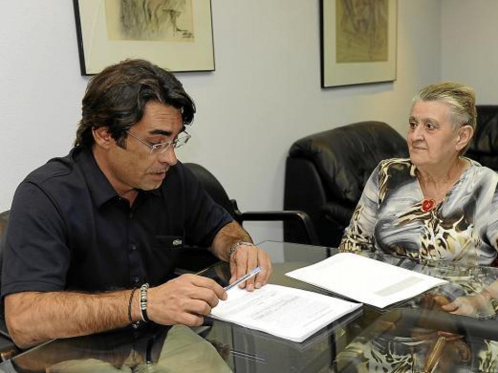 Amparo Blanco, la madre de la mujer fallecida en El Pinar, habla con su abogado
